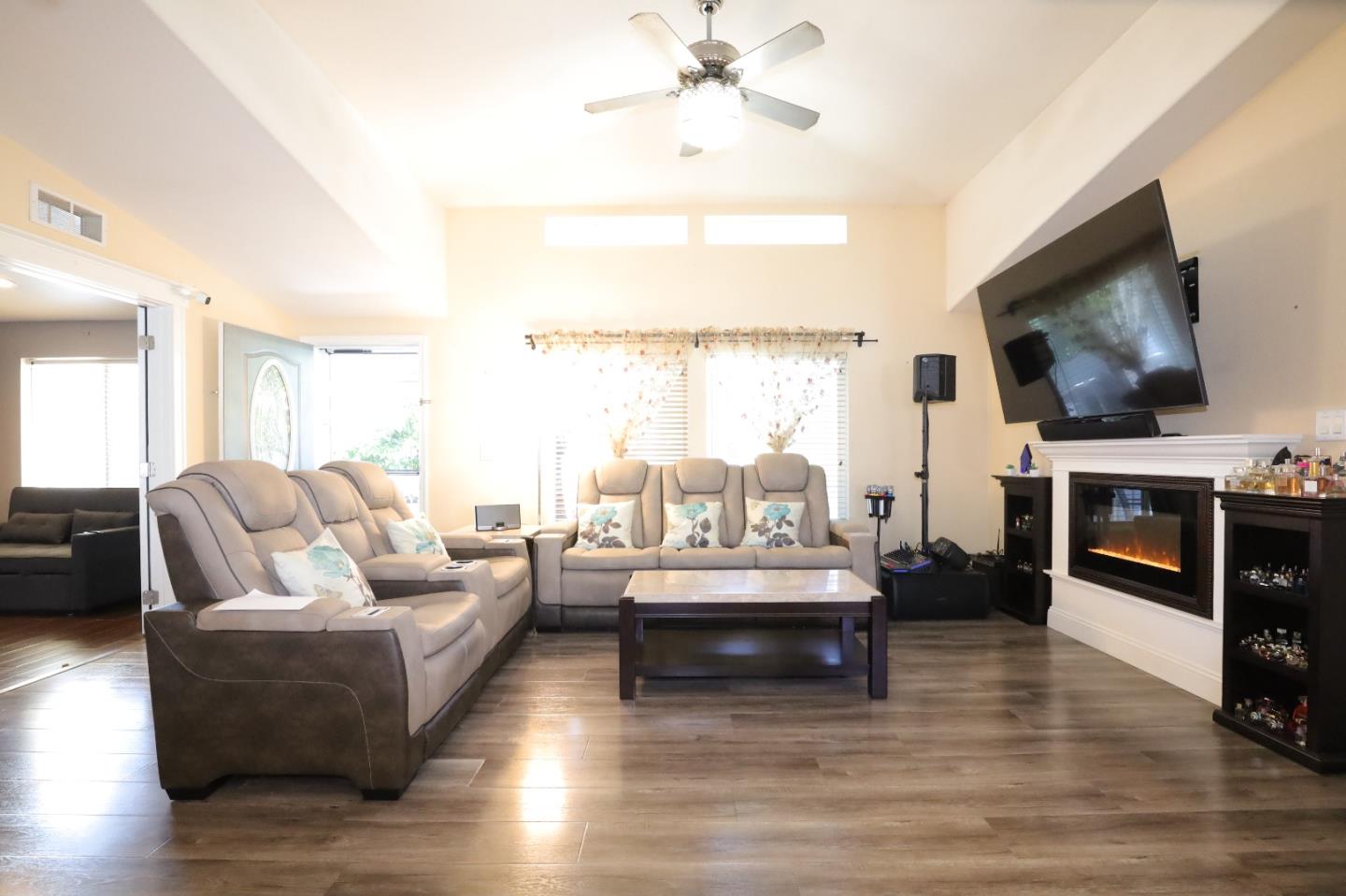 Detail Gallery Image 21 of 61 For 165 Blossom Hl #104,  San Jose,  CA 95123 - 3 Beds | 2 Baths