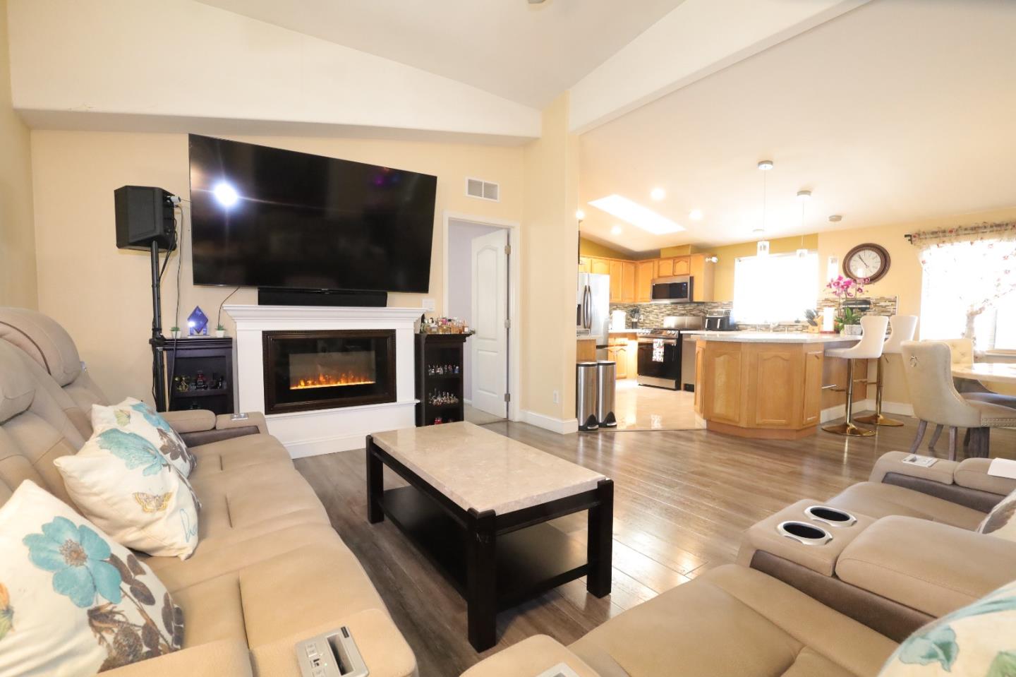 Detail Gallery Image 23 of 61 For 165 Blossom Hl #104,  San Jose,  CA 95123 - 3 Beds | 2 Baths
