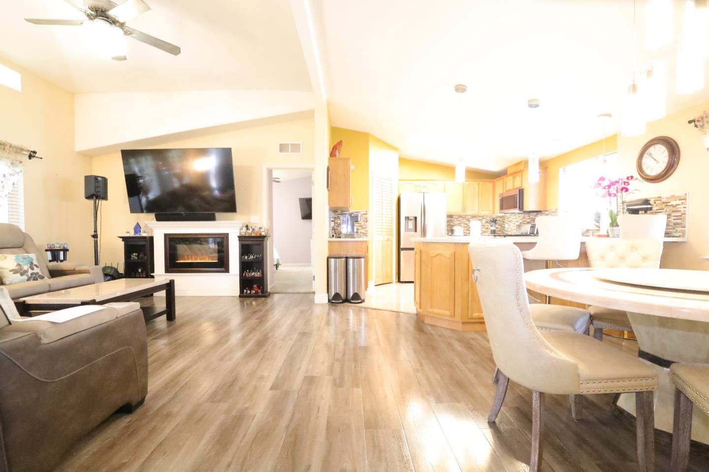Detail Gallery Image 3 of 61 For 165 Blossom Hl #104,  San Jose,  CA 95123 - 3 Beds | 2 Baths