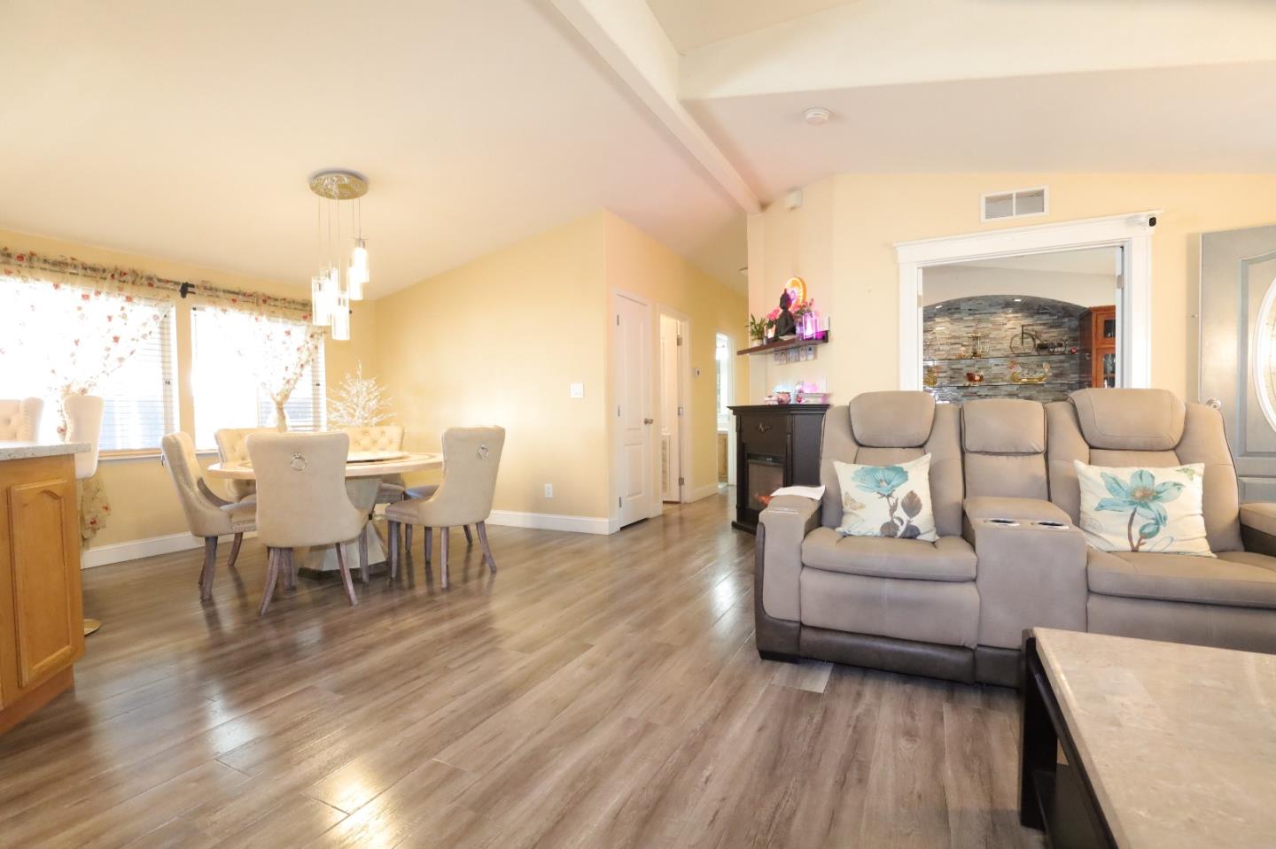 Detail Gallery Image 32 of 61 For 165 Blossom Hl #104,  San Jose,  CA 95123 - 3 Beds | 2 Baths