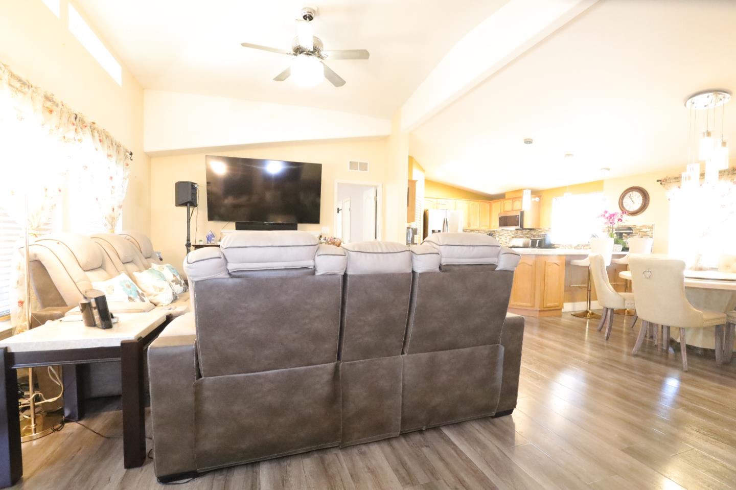 Detail Gallery Image 33 of 61 For 165 Blossom Hl #104,  San Jose,  CA 95123 - 3 Beds | 2 Baths