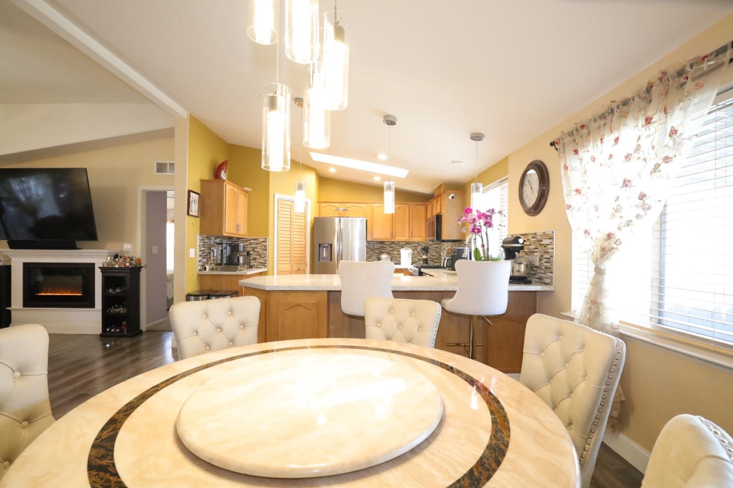 Detail Gallery Image 37 of 61 For 165 Blossom Hl #104,  San Jose,  CA 95123 - 3 Beds | 2 Baths