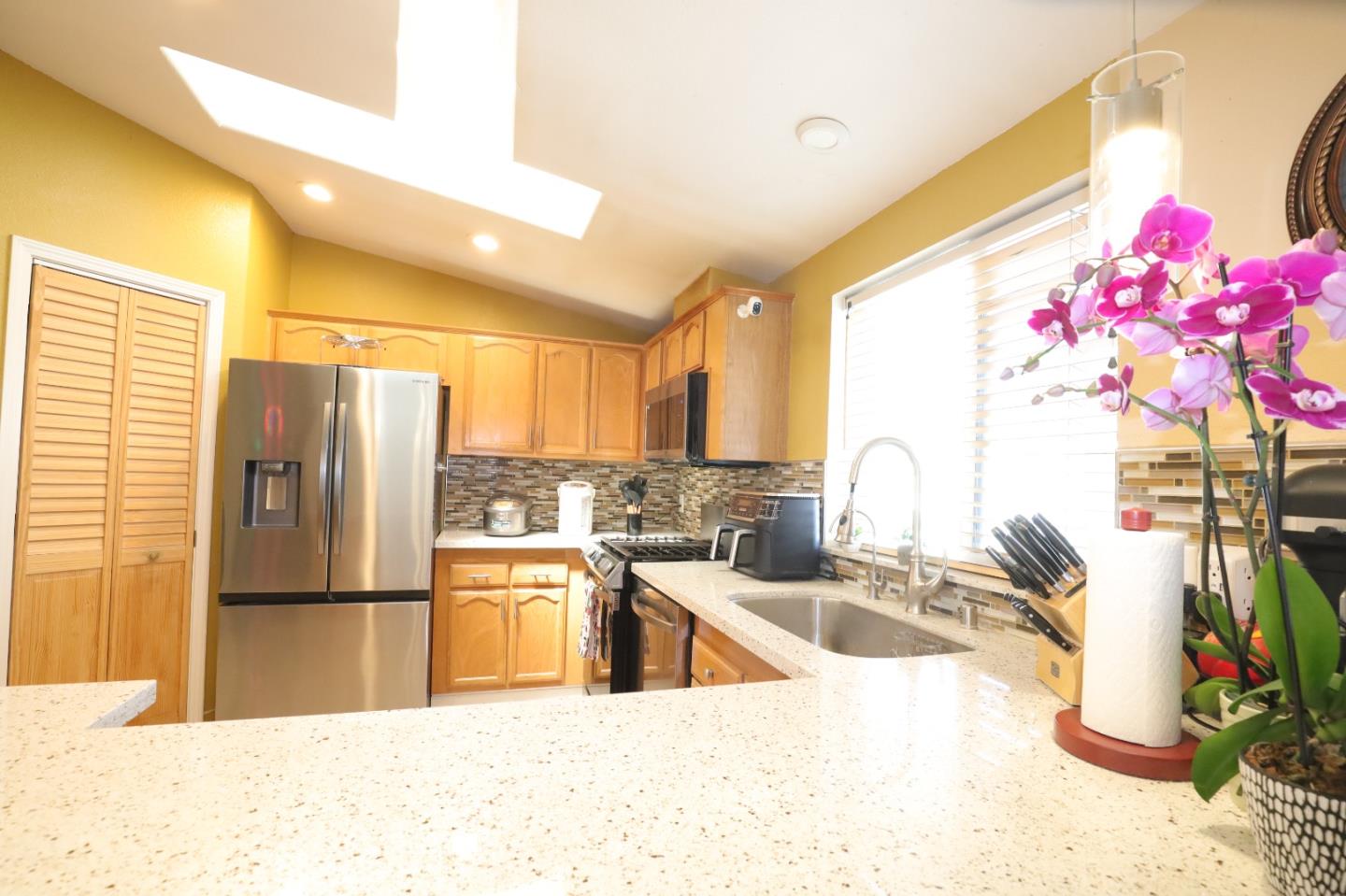 Detail Gallery Image 39 of 61 For 165 Blossom Hl #104,  San Jose,  CA 95123 - 3 Beds | 2 Baths