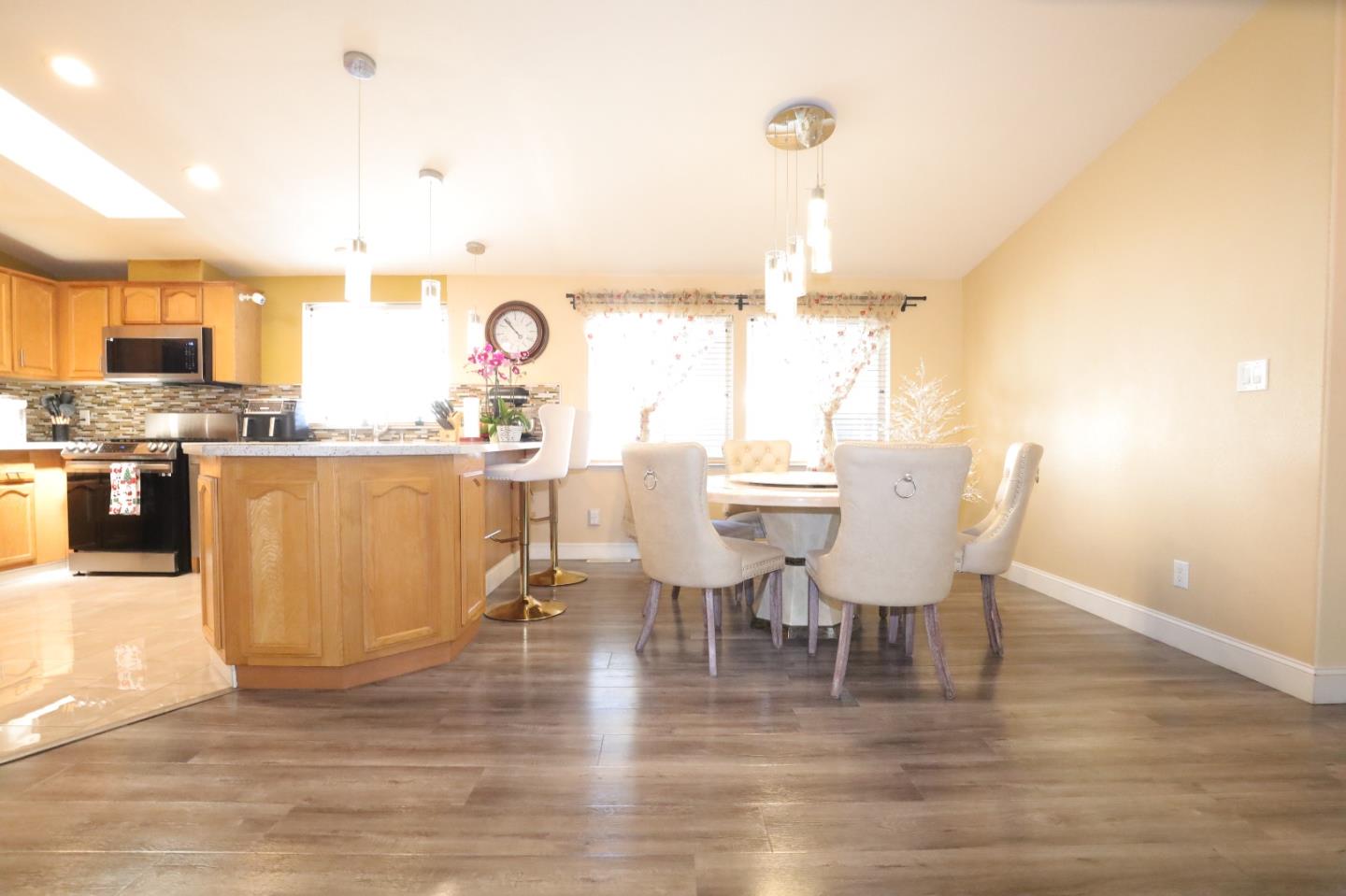 Detail Gallery Image 5 of 61 For 165 Blossom Hl #104,  San Jose,  CA 95123 - 3 Beds | 2 Baths