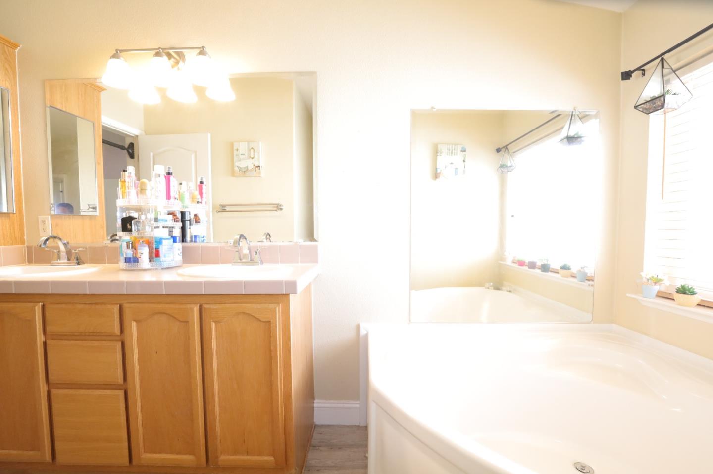 Detail Gallery Image 55 of 61 For 165 Blossom Hl #104,  San Jose,  CA 95123 - 3 Beds | 2 Baths