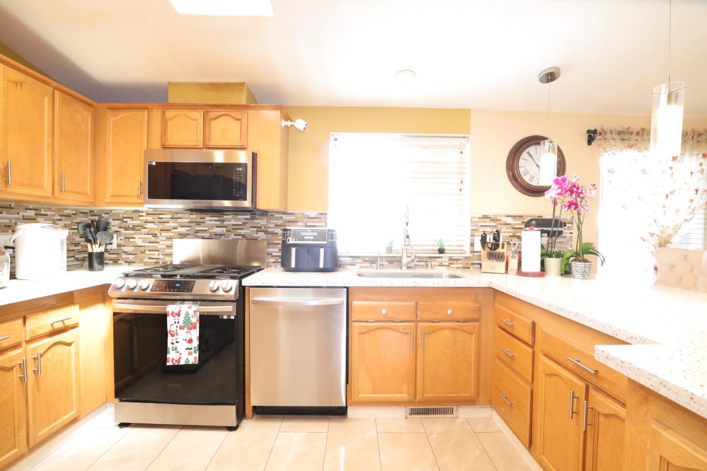 Detail Gallery Image 8 of 61 For 165 Blossom Hl #104,  San Jose,  CA 95123 - 3 Beds | 2 Baths