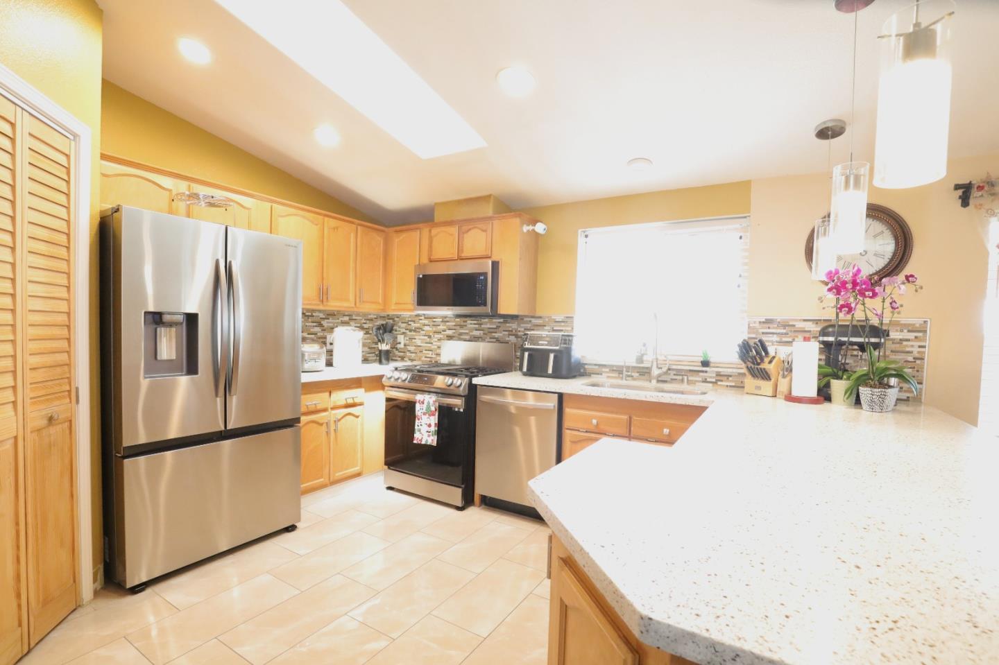 Detail Gallery Image 9 of 61 For 165 Blossom Hl #104,  San Jose,  CA 95123 - 3 Beds | 2 Baths