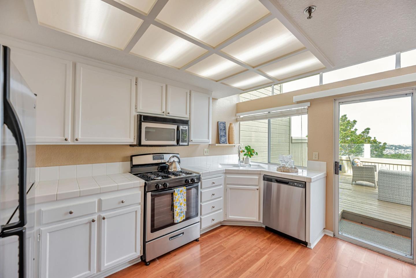 Detail Gallery Image 11 of 44 For 110 Cityview Dr, Daly City,  CA 94014 - 2 Beds | 3 Baths