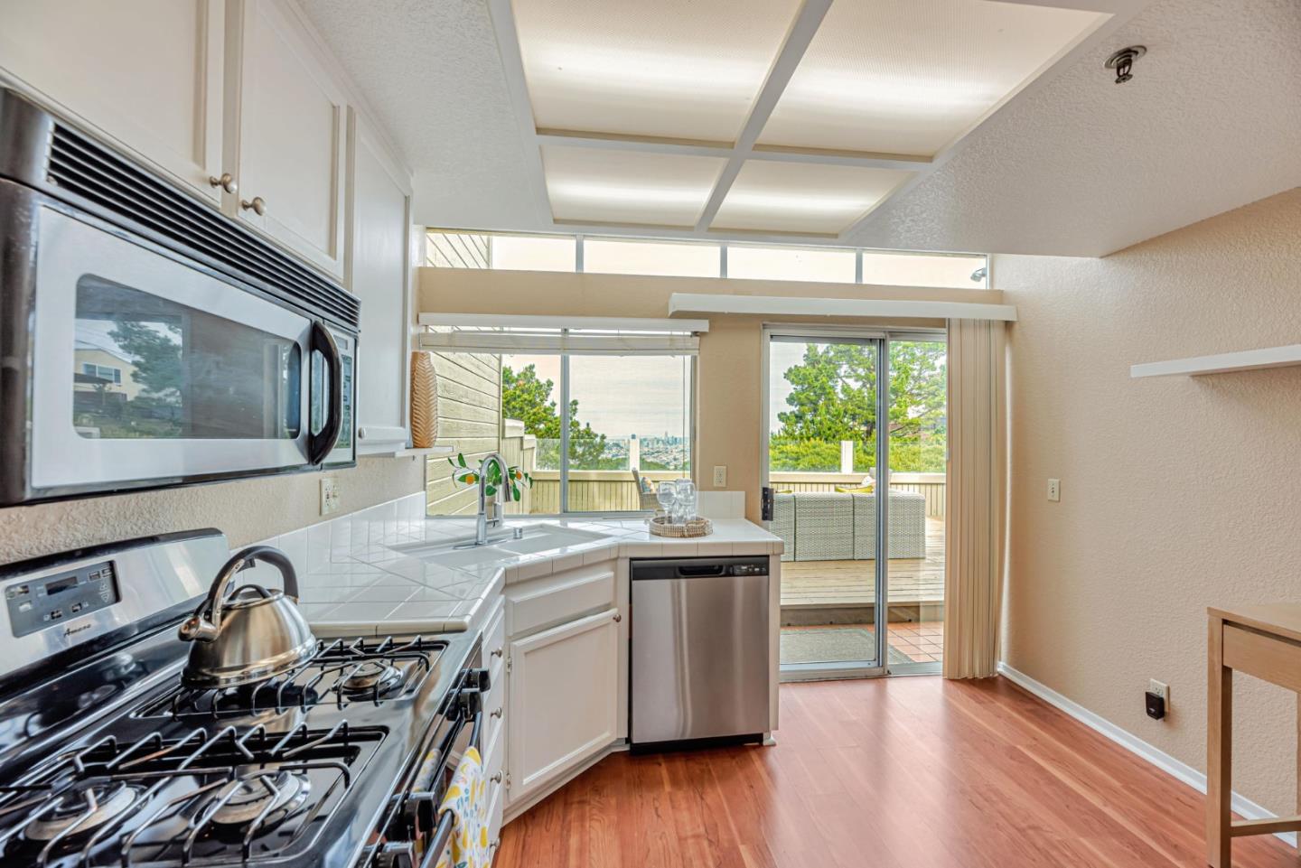 Detail Gallery Image 12 of 44 For 110 Cityview Dr, Daly City,  CA 94014 - 2 Beds | 3 Baths