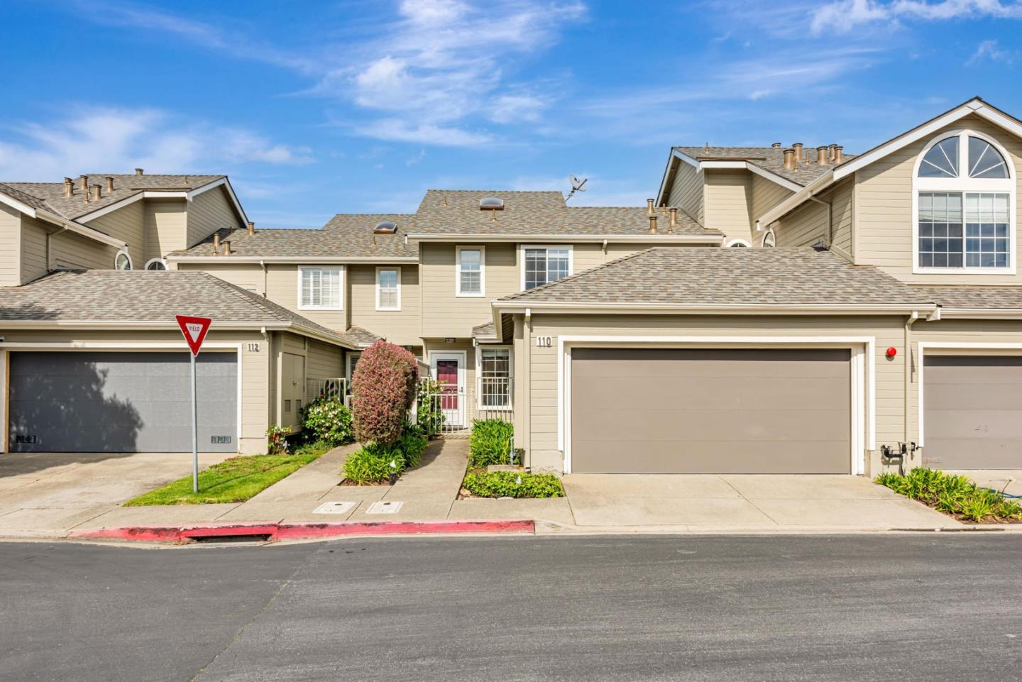 Detail Gallery Image 2 of 44 For 110 Cityview Dr, Daly City,  CA 94014 - 2 Beds | 3 Baths