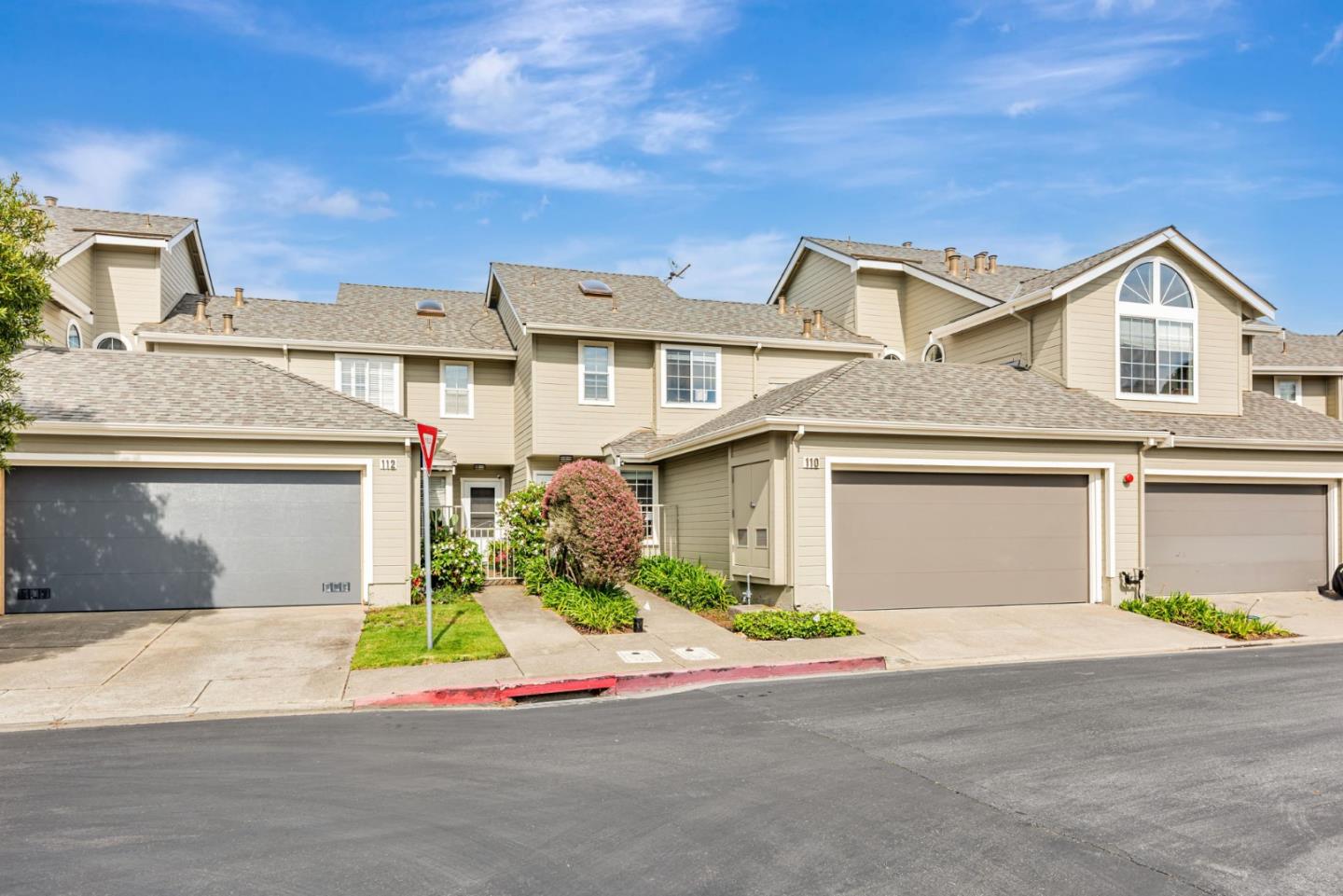 Detail Gallery Image 3 of 44 For 110 Cityview Dr, Daly City,  CA 94014 - 2 Beds | 3 Baths