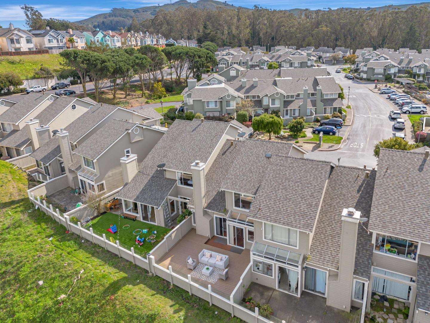 Detail Gallery Image 38 of 44 For 110 Cityview Dr, Daly City,  CA 94014 - 2 Beds | 3 Baths