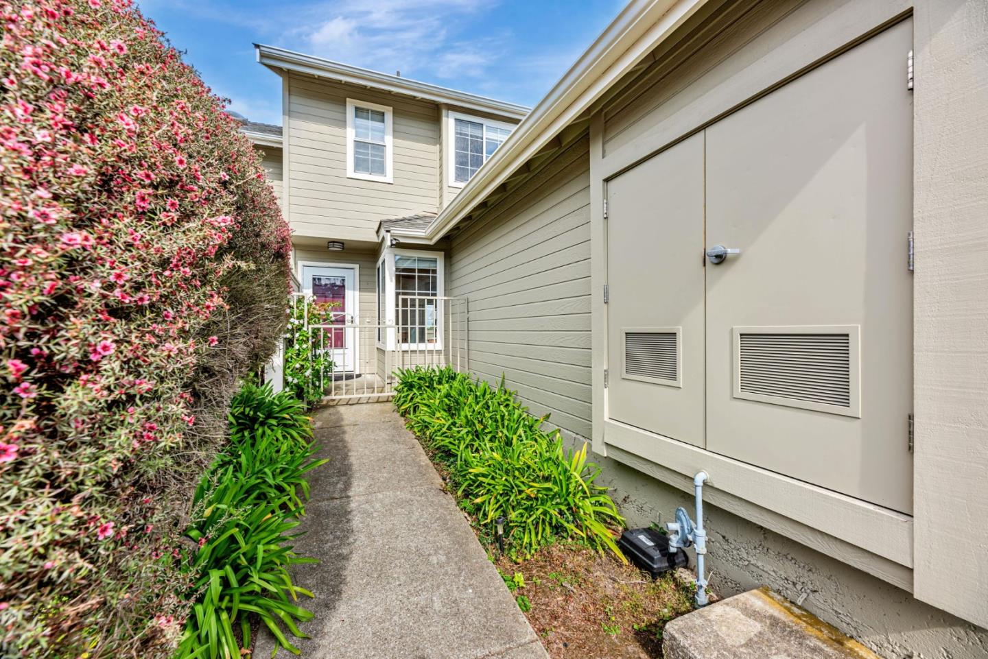 Detail Gallery Image 4 of 44 For 110 Cityview Dr, Daly City,  CA 94014 - 2 Beds | 3 Baths