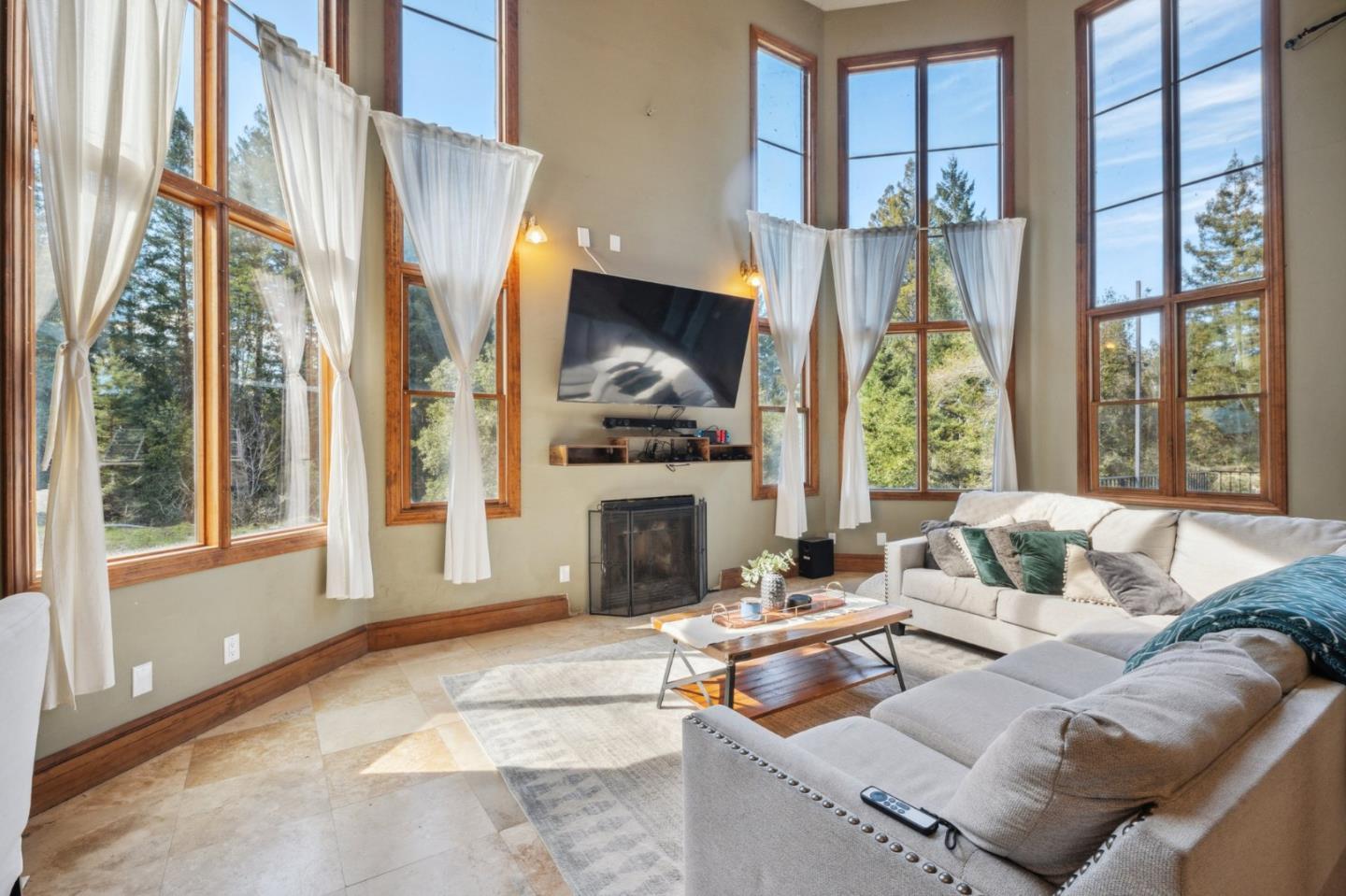 Detail Gallery Image 4 of 51 For 24541 Miller Hill Rd, Los Gatos,  CA 95033 - 5 Beds | 5/1 Baths