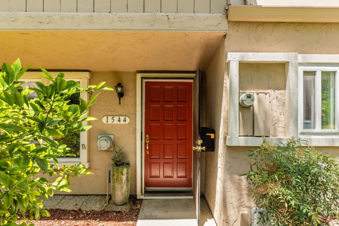 Detail Gallery Image 3 of 26 For 1544 Glenpine Dr, San Jose,  CA 95125 - 3 Beds | 2/1 Baths