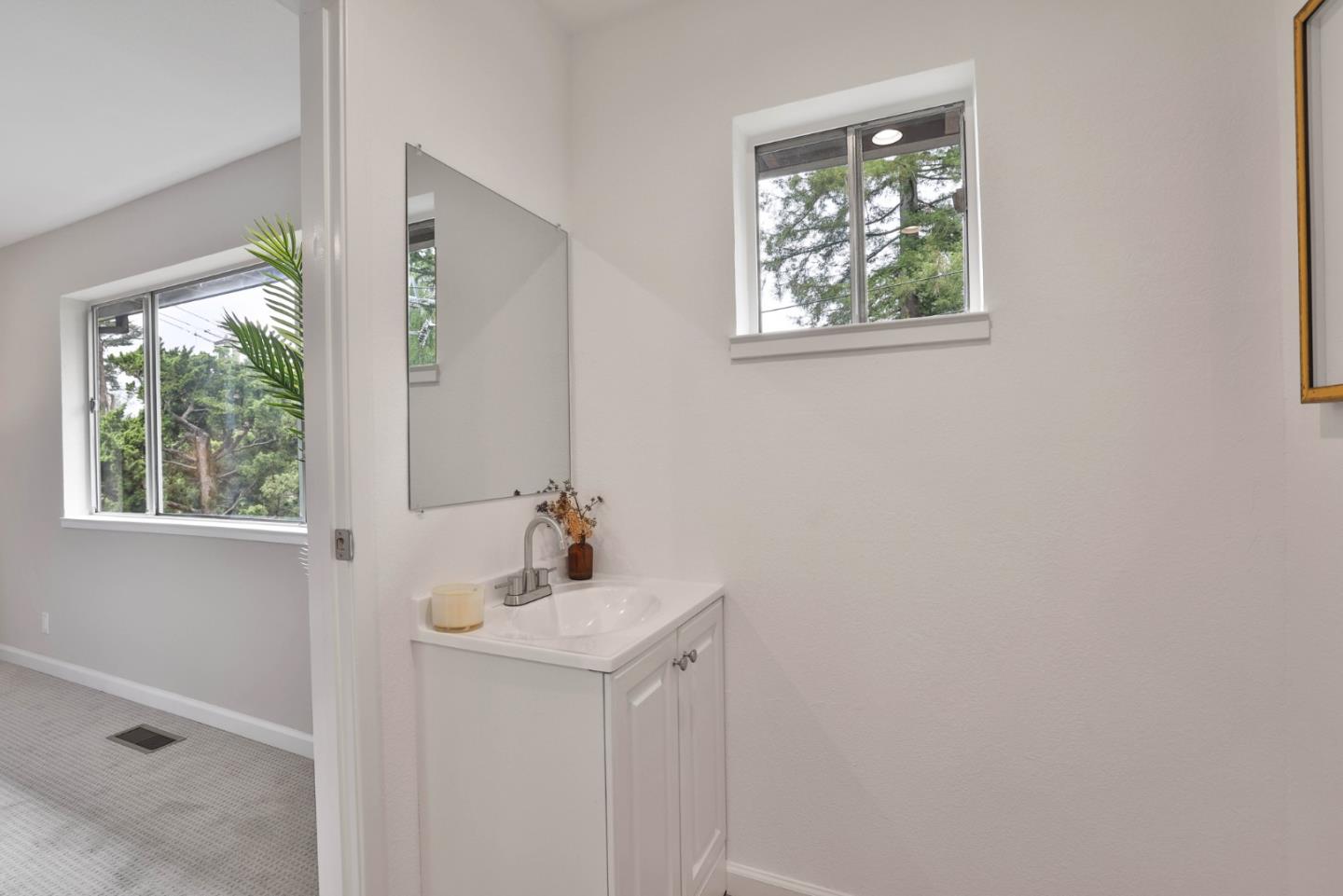 Detail Gallery Image 13 of 40 For 1815 Woodhaven Way, Oakland,  CA 94611 - 6 Beds | 2/2 Baths