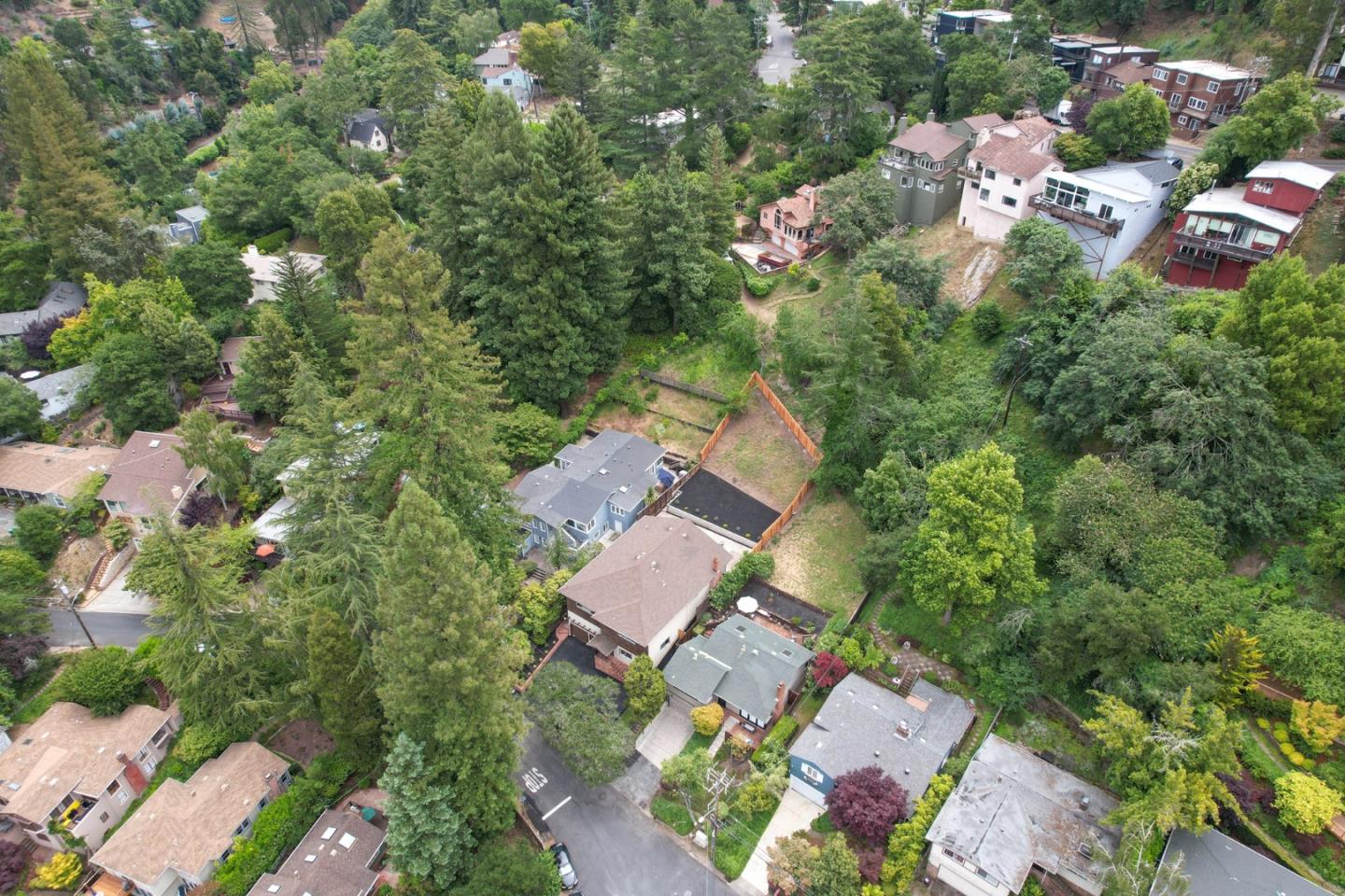 Detail Gallery Image 36 of 40 For 1815 Woodhaven Way, Oakland,  CA 94611 - 6 Beds | 2/2 Baths