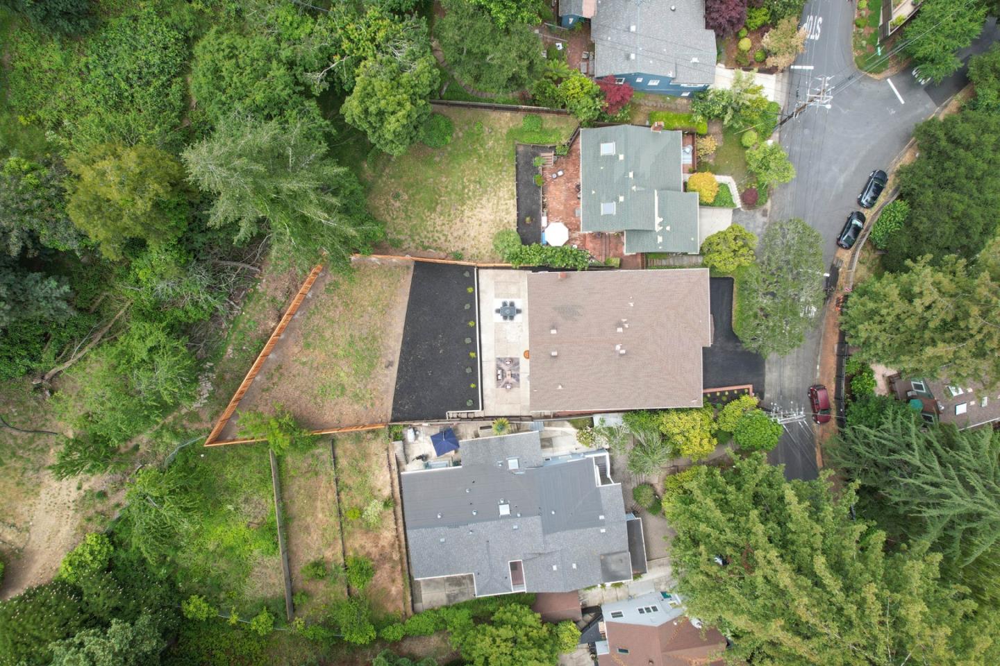 Detail Gallery Image 38 of 40 For 1815 Woodhaven Way, Oakland,  CA 94611 - 6 Beds | 2/2 Baths