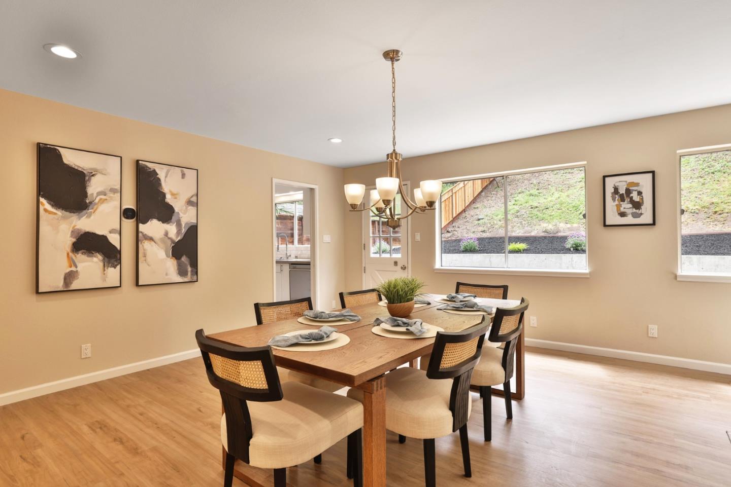 Detail Gallery Image 5 of 40 For 1815 Woodhaven Way, Oakland,  CA 94611 - 6 Beds | 2/2 Baths