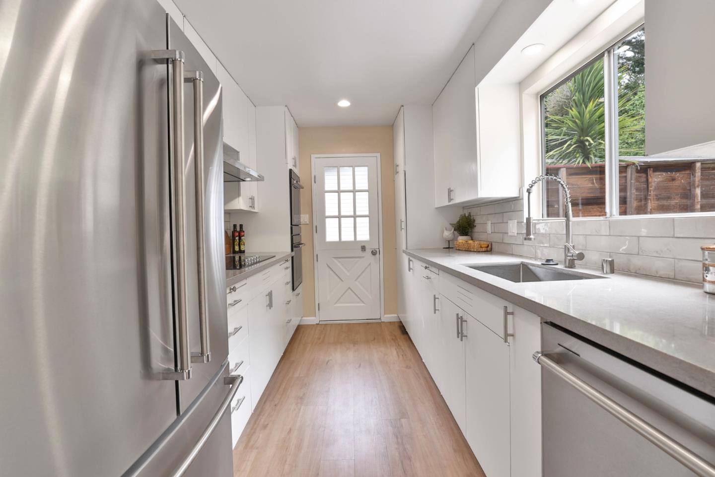Detail Gallery Image 7 of 40 For 1815 Woodhaven Way, Oakland,  CA 94611 - 6 Beds | 2/2 Baths