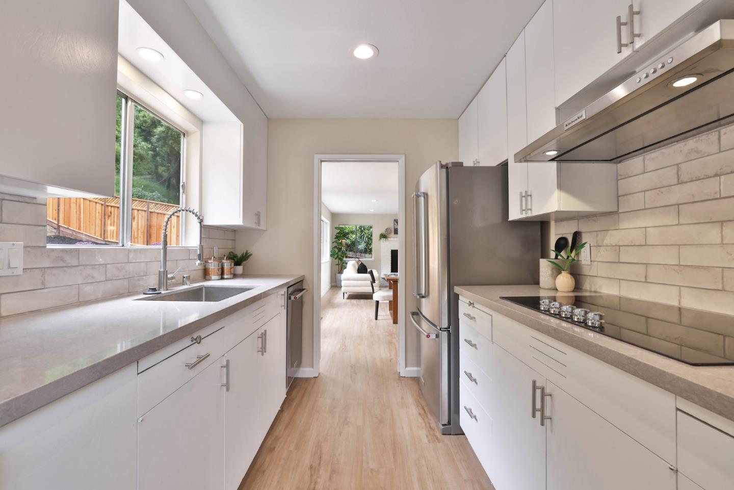 Detail Gallery Image 8 of 40 For 1815 Woodhaven Way, Oakland,  CA 94611 - 6 Beds | 2/2 Baths