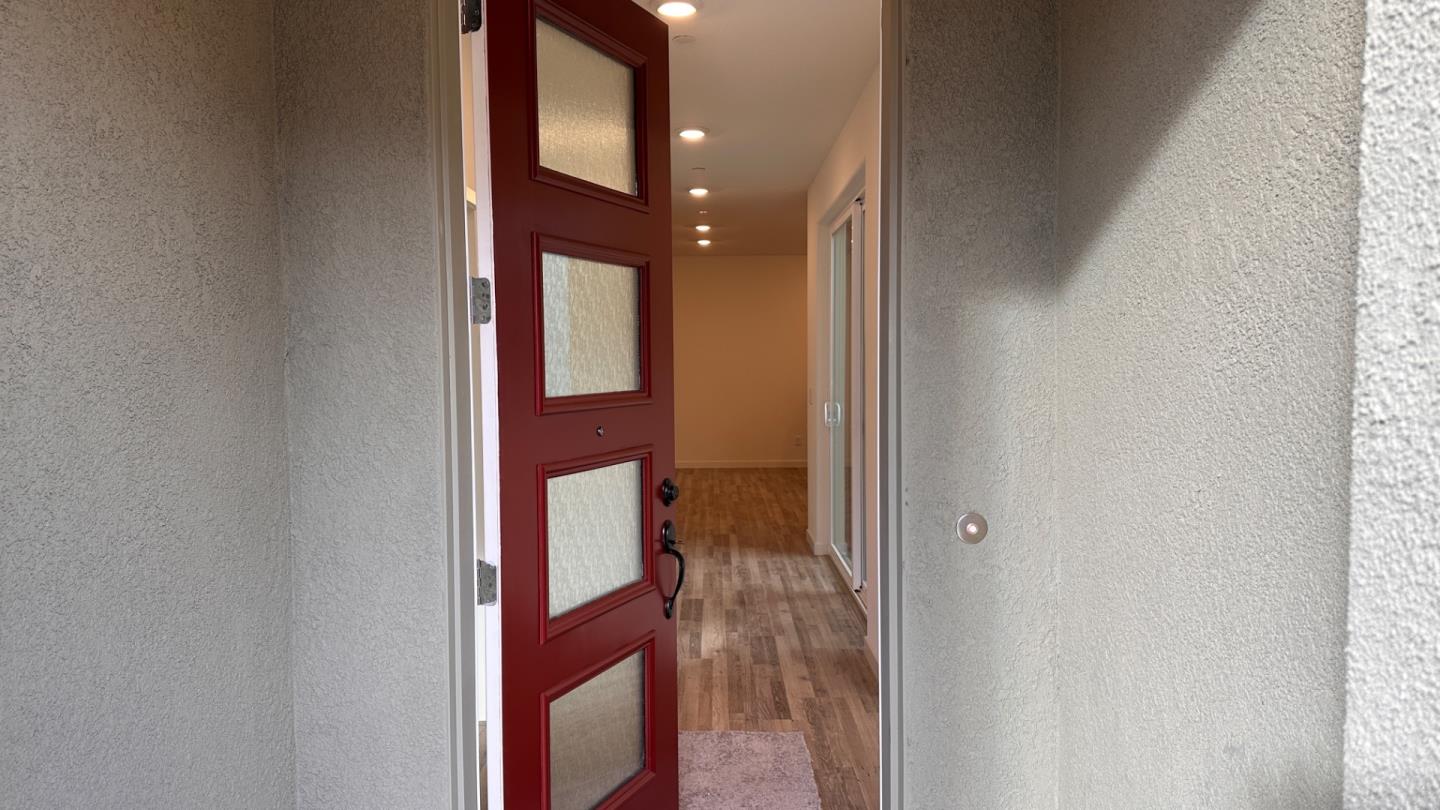Detail Gallery Image 2 of 47 For 2817 Earthened Walk, Sacramento,  CA 95833 - 4 Beds | 3 Baths