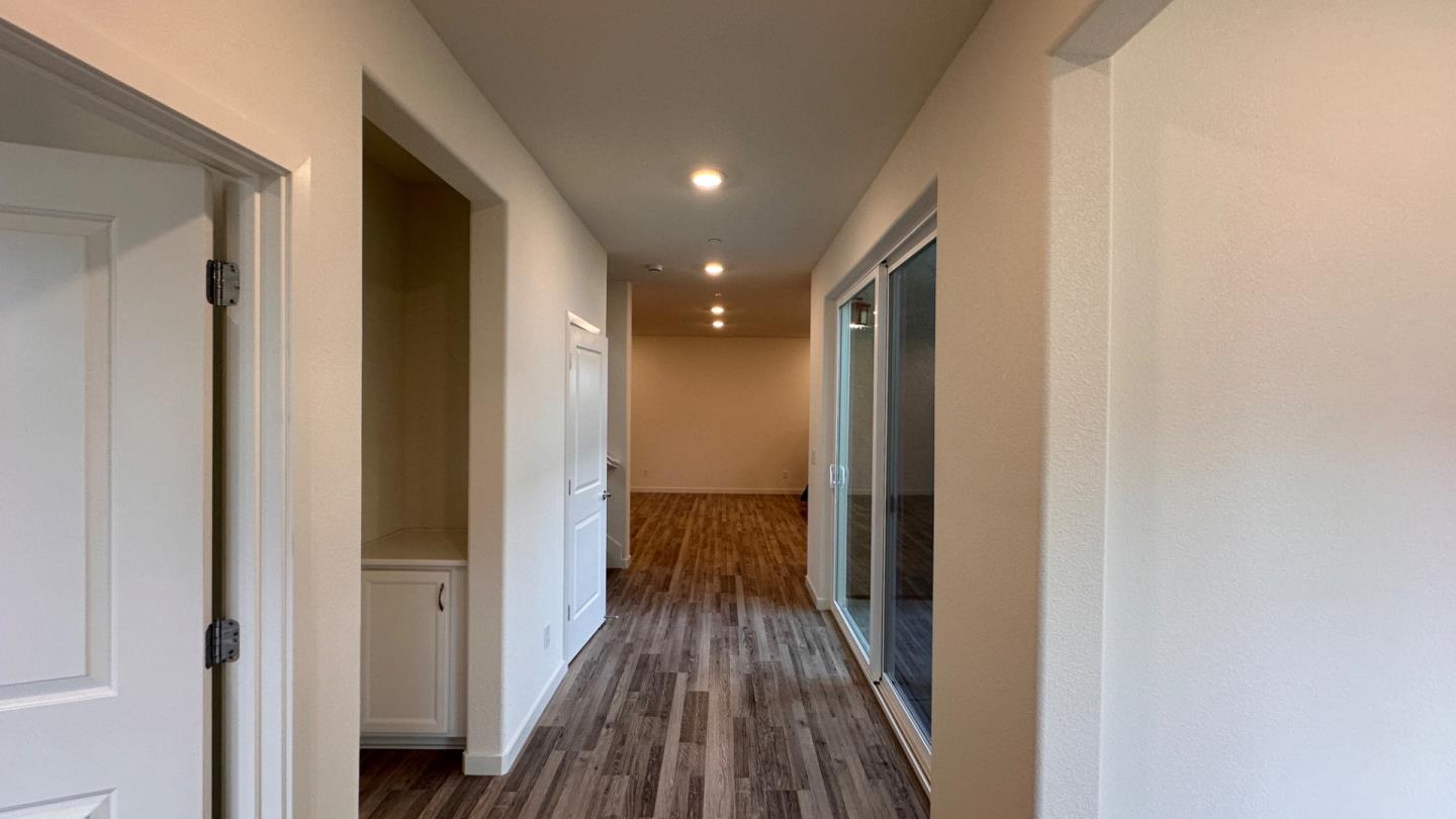 Detail Gallery Image 3 of 47 For 2817 Earthened Walk, Sacramento,  CA 95833 - 4 Beds | 3 Baths
