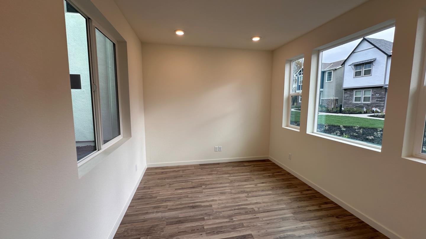 Detail Gallery Image 4 of 47 For 2817 Earthened Walk, Sacramento,  CA 95833 - 4 Beds | 3 Baths