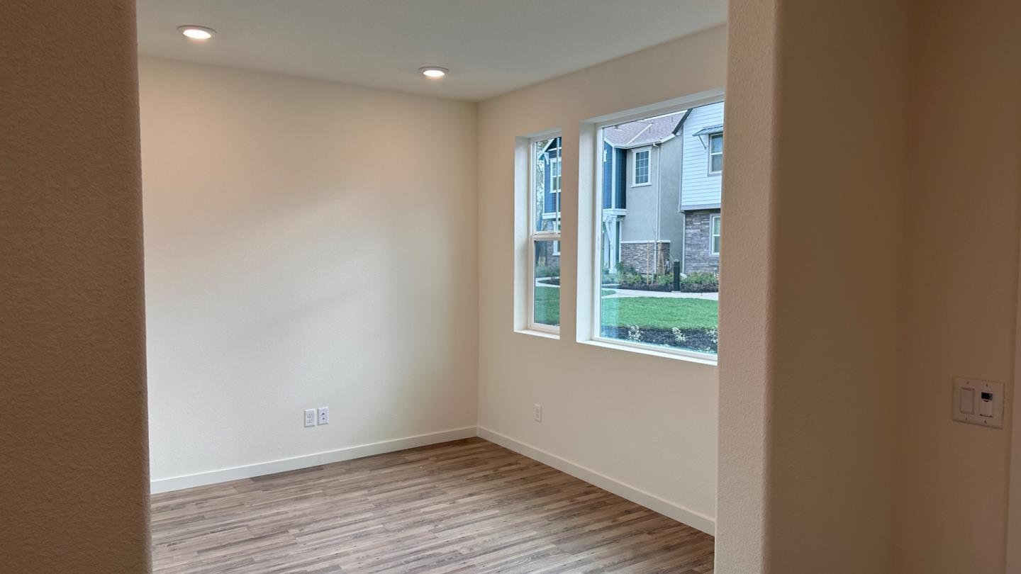 Detail Gallery Image 5 of 47 For 2817 Earthened Walk, Sacramento,  CA 95833 - 4 Beds | 3 Baths