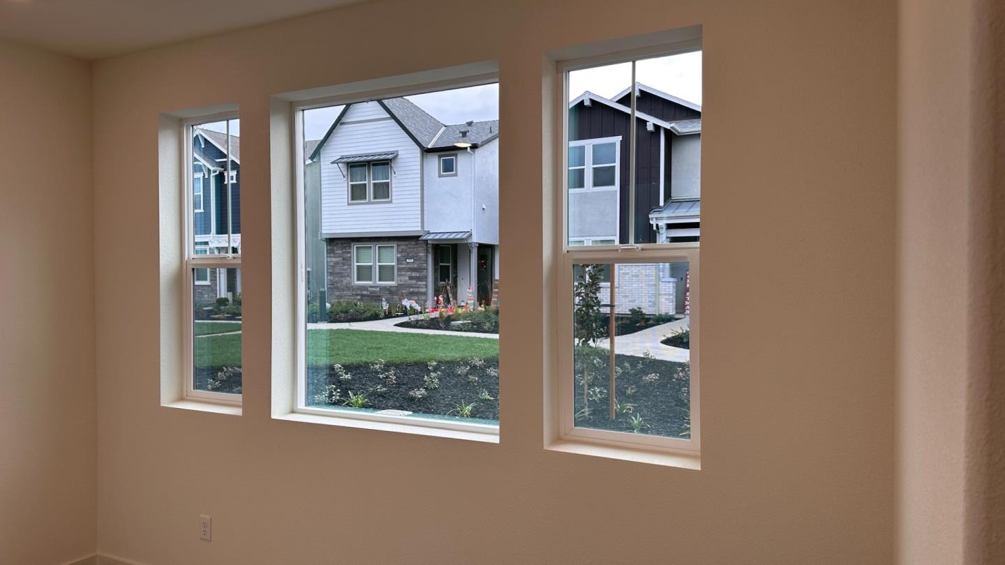 Detail Gallery Image 6 of 47 For 2817 Earthened Walk, Sacramento,  CA 95833 - 4 Beds | 3 Baths