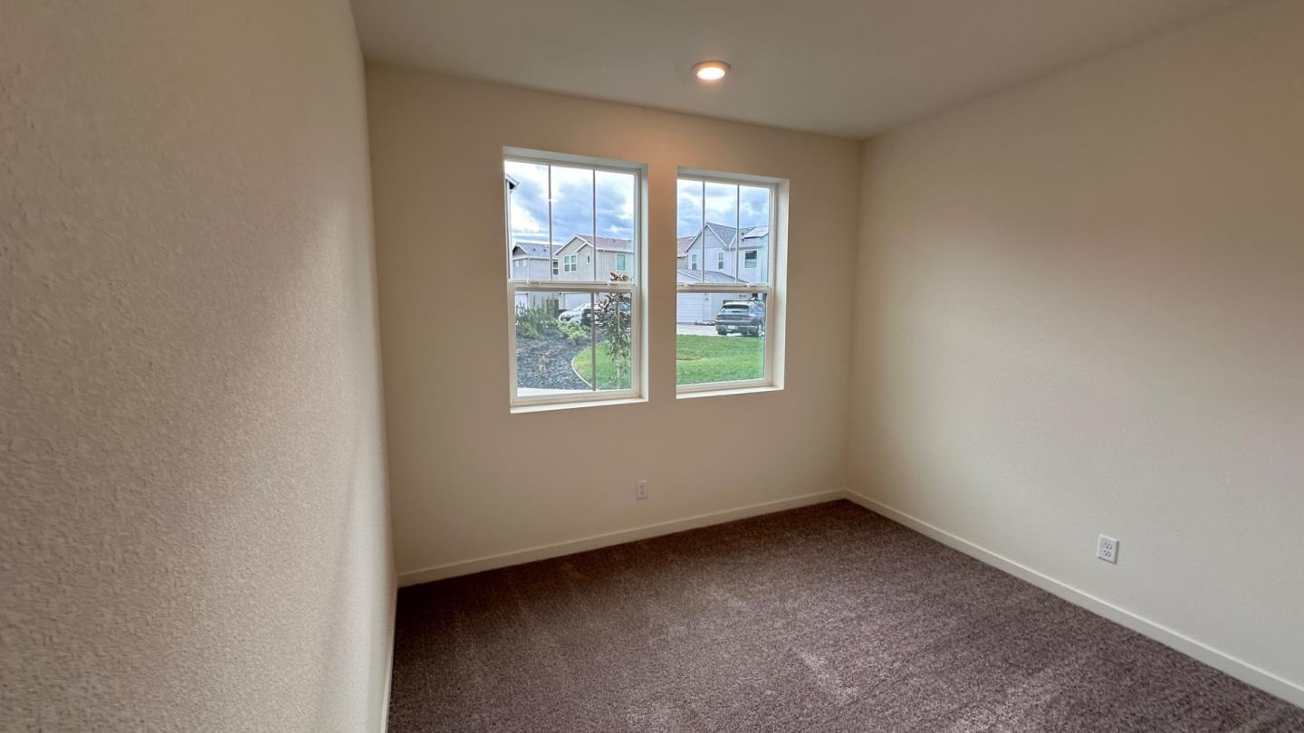 Detail Gallery Image 7 of 47 For 2817 Earthened Walk, Sacramento,  CA 95833 - 4 Beds | 3 Baths