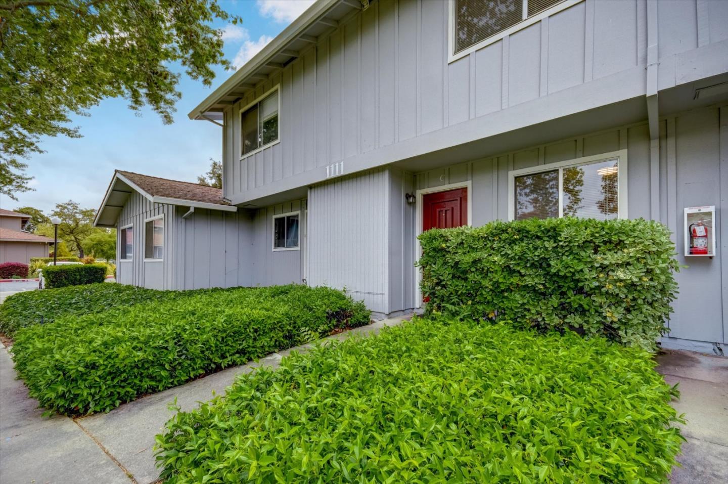 Detail Gallery Image 3 of 36 For 1111 Reed Ave #C,  Sunnyvale,  CA 94086 - 3 Beds | 1/1 Baths
