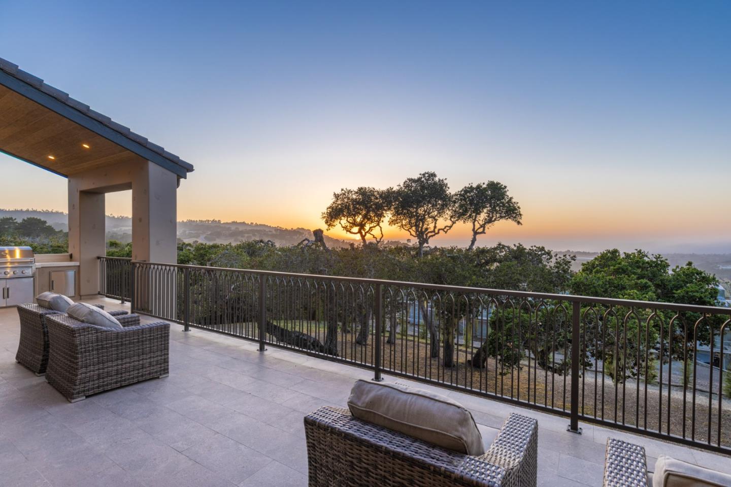 Detail Gallery Image 7 of 44 For 8220 Manjares Rd, Monterey,  CA 93940 - 4 Beds | 4/3 Baths