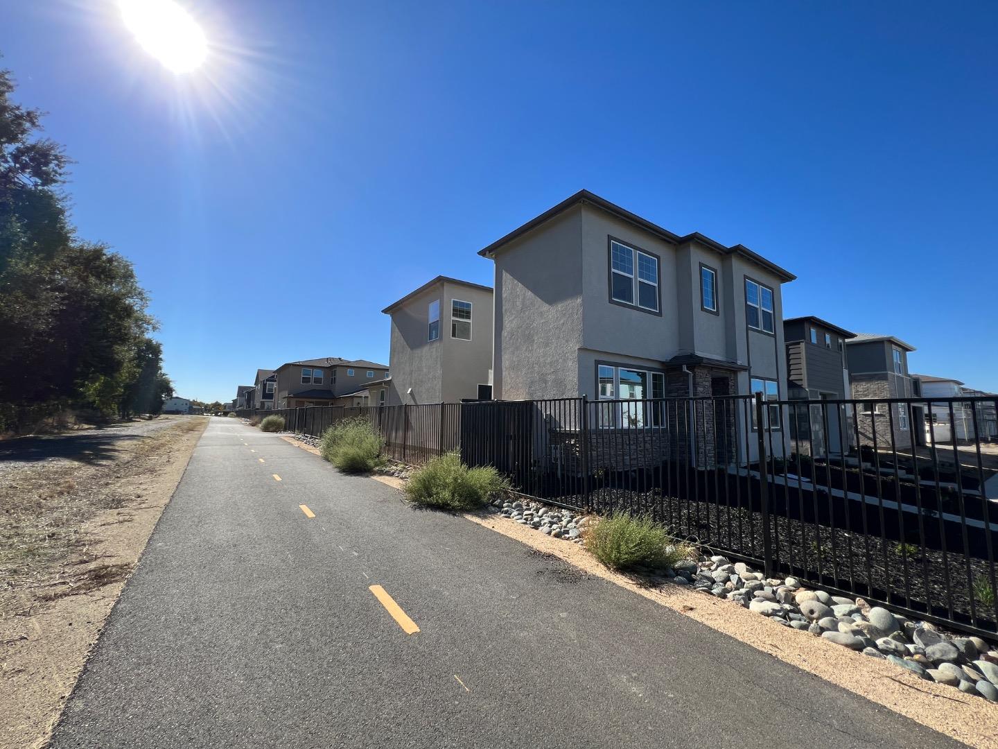 Detail Gallery Image 2 of 43 For 2800 High Tide Ave, Sacramento,  CA 95833 - 4 Beds | 3 Baths