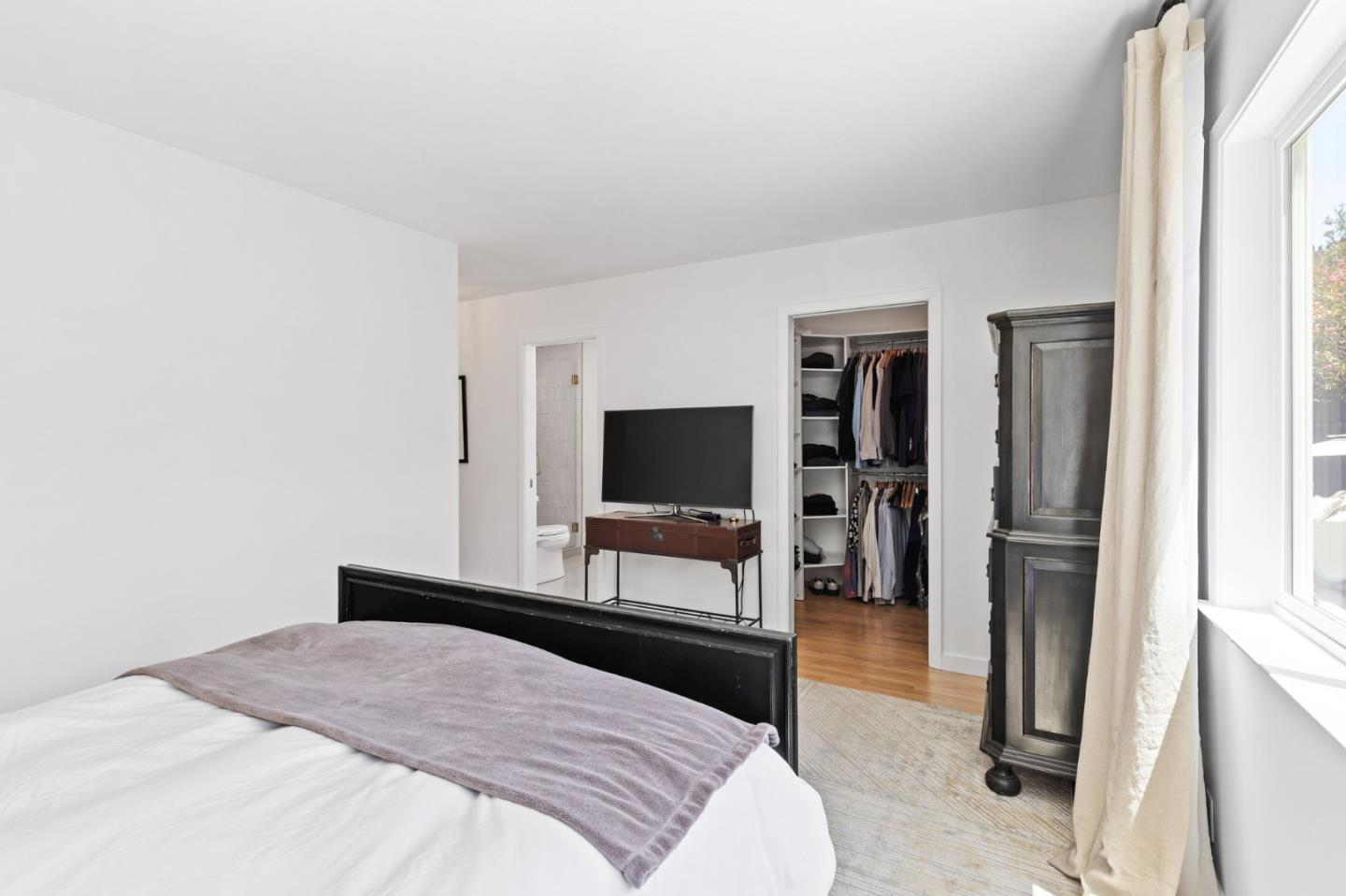 Detail Gallery Image 13 of 27 For 2061 Oakley Ave, Menlo Park,  CA 94025 - 3 Beds | 2 Baths