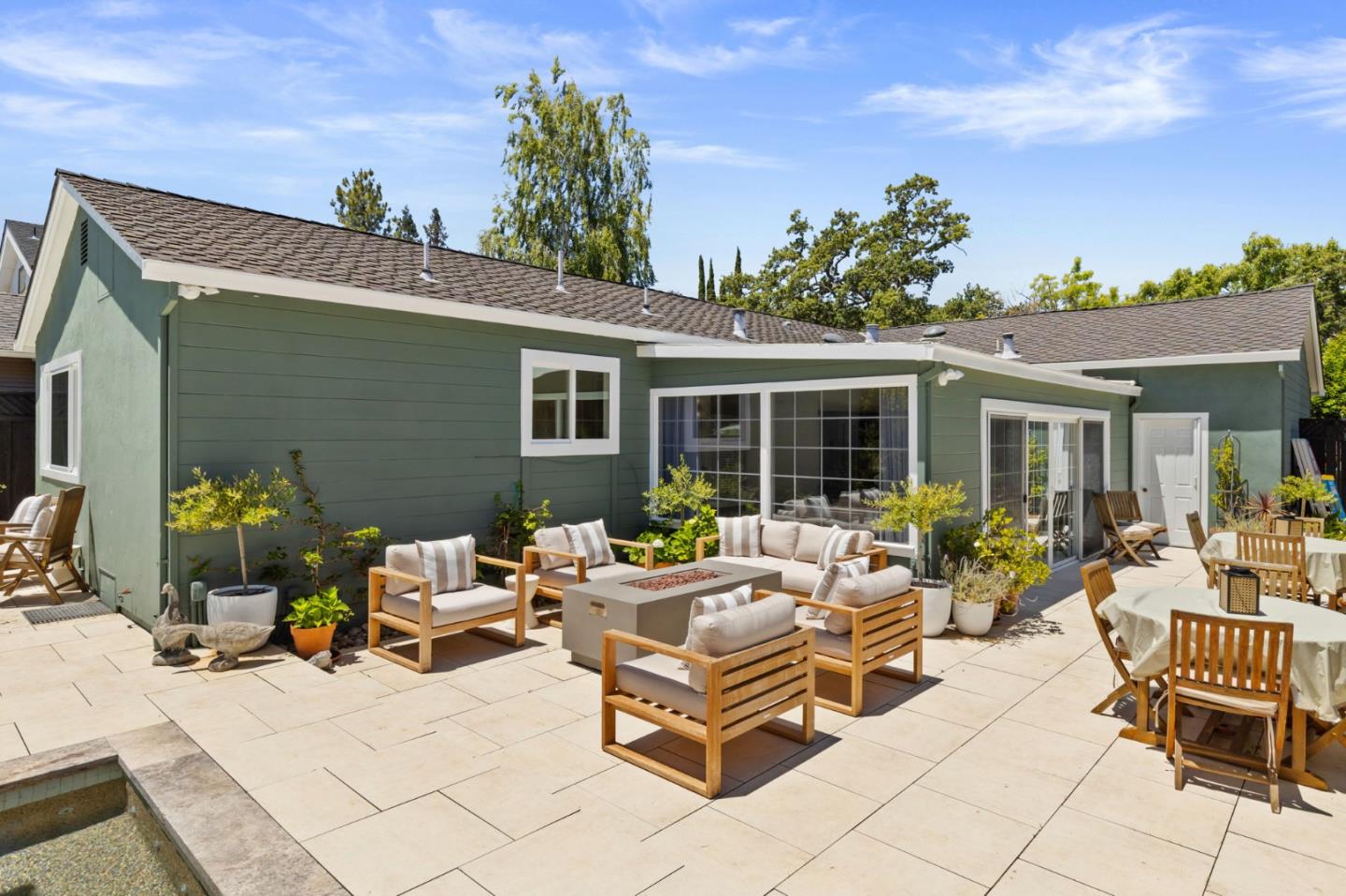 Detail Gallery Image 22 of 27 For 2061 Oakley Ave, Menlo Park,  CA 94025 - 3 Beds | 2 Baths