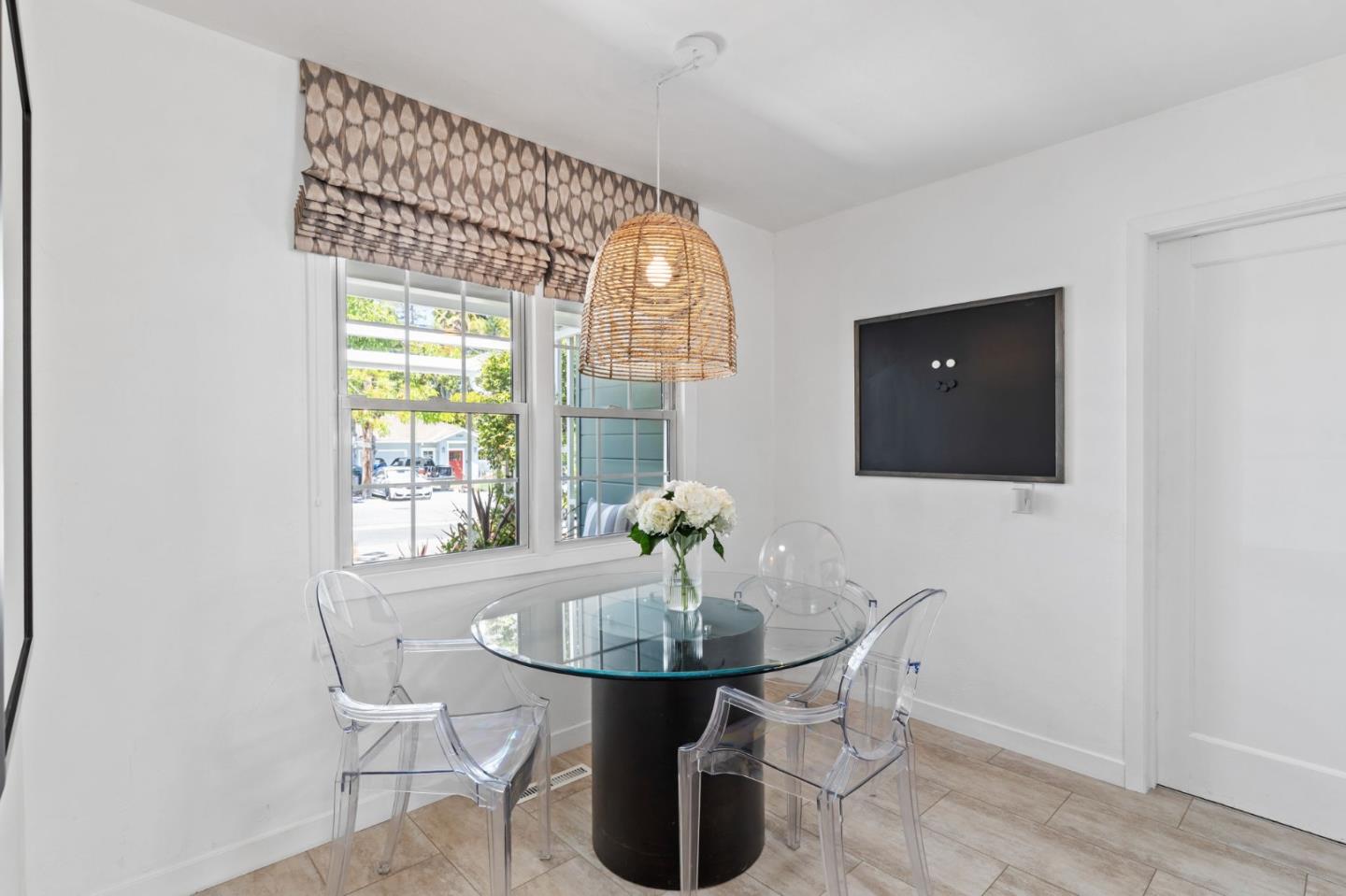 Detail Gallery Image 8 of 27 For 2061 Oakley Ave, Menlo Park,  CA 94025 - 3 Beds | 2 Baths