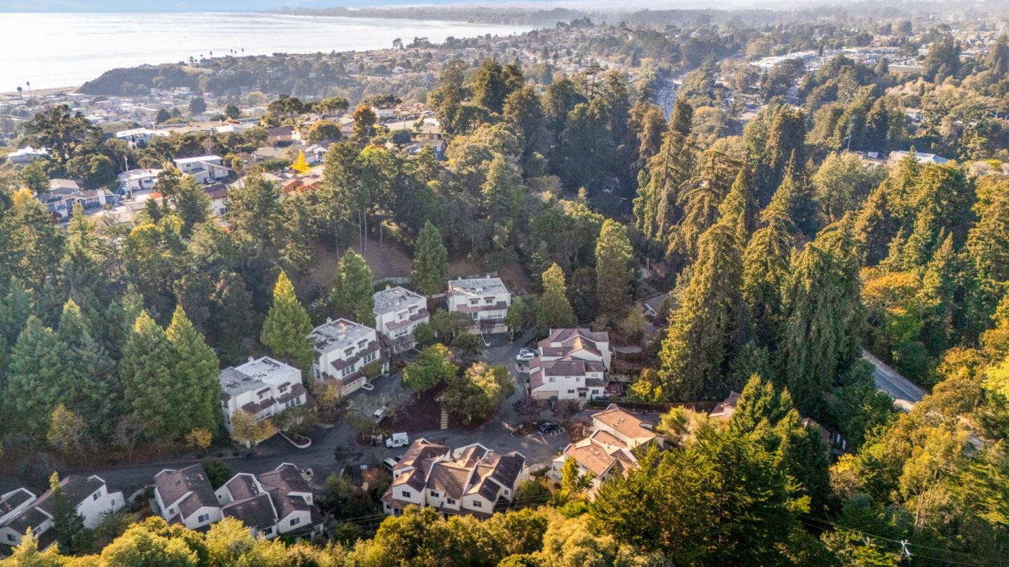 Detail Gallery Image 1 of 31 For 300 Carrera Cir, Aptos,  CA 95003 - 3 Beds | 2 Baths