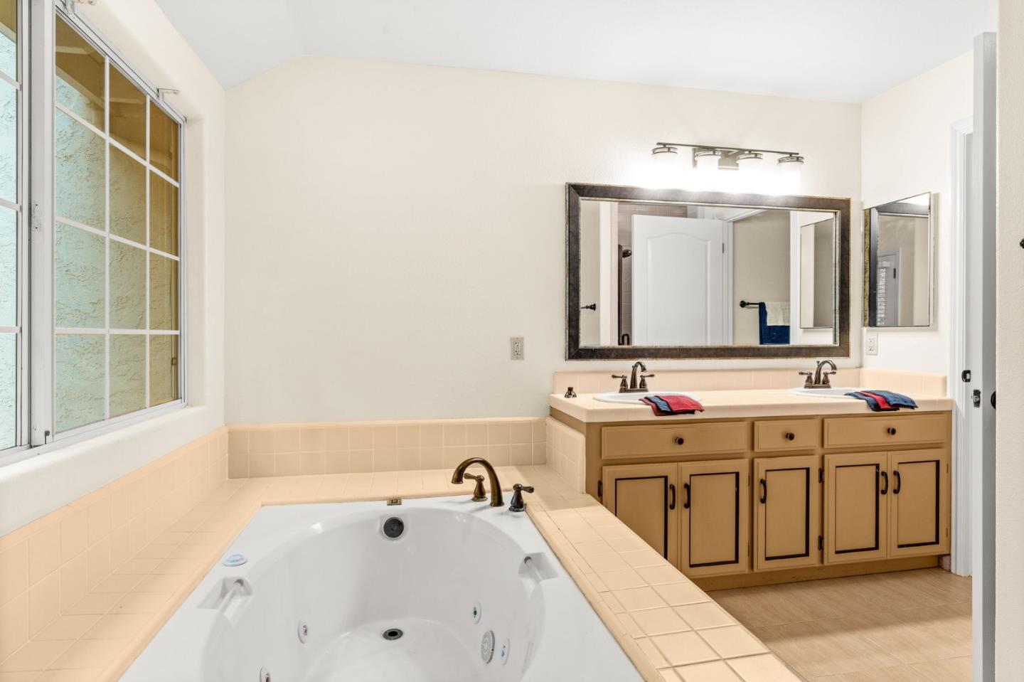 Detail Gallery Image 14 of 31 For 300 Carrera Cir, Aptos,  CA 95003 - 3 Beds | 2 Baths