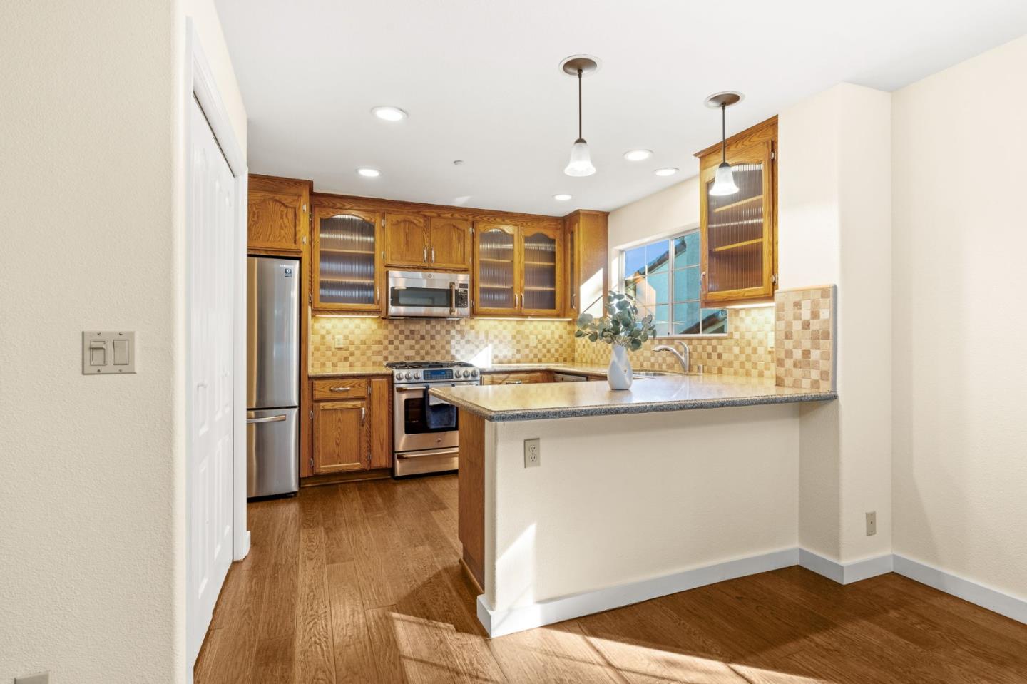 Detail Gallery Image 5 of 31 For 300 Carrera Cir, Aptos,  CA 95003 - 3 Beds | 2 Baths