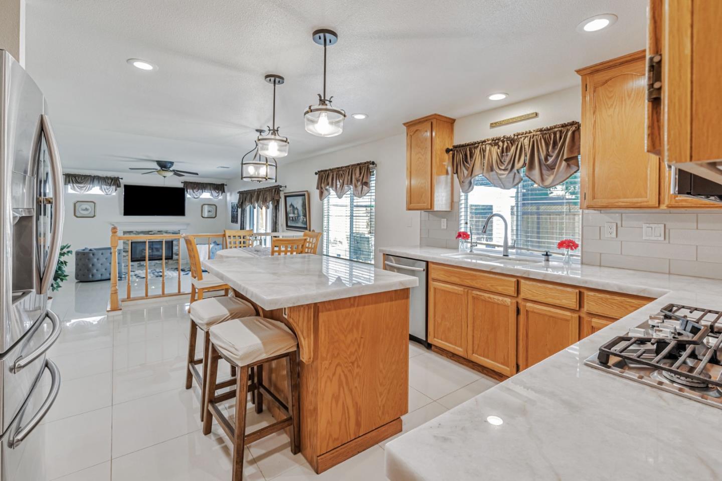 Detail Gallery Image 11 of 45 For 1700 Hemlock Ct, Hollister,  CA 95023 - 4 Beds | 3 Baths