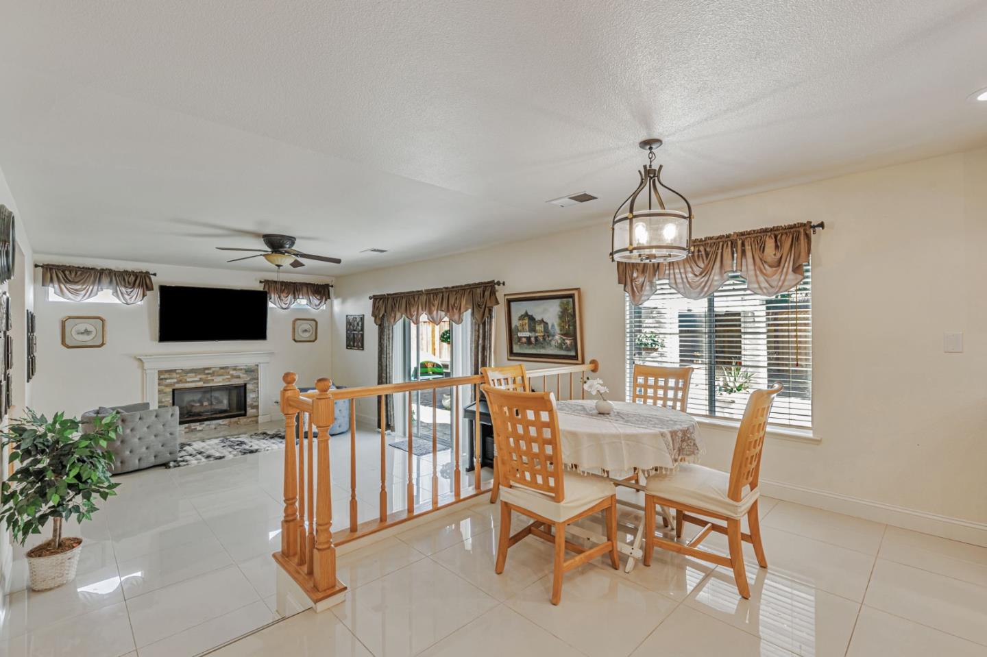 Detail Gallery Image 13 of 45 For 1700 Hemlock Ct, Hollister,  CA 95023 - 4 Beds | 3 Baths