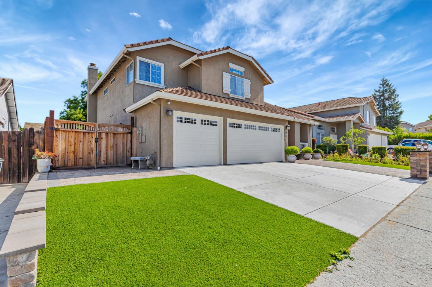 Detail Gallery Image 2 of 45 For 1700 Hemlock Ct, Hollister,  CA 95023 - 4 Beds | 3 Baths