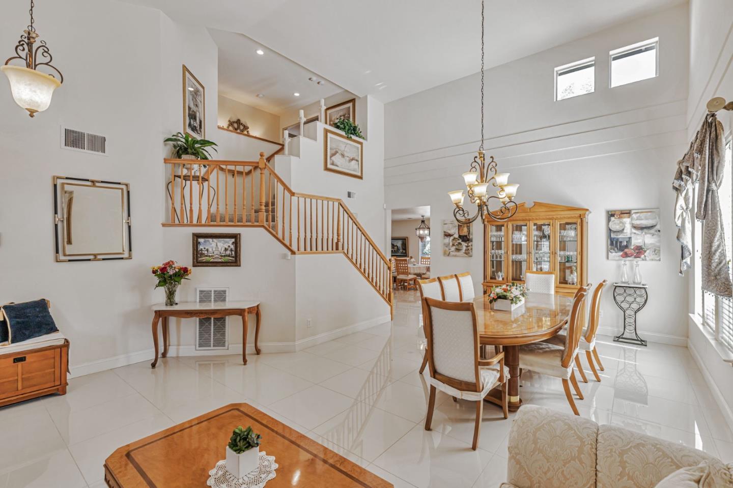 Detail Gallery Image 6 of 45 For 1700 Hemlock Ct, Hollister,  CA 95023 - 4 Beds | 3 Baths