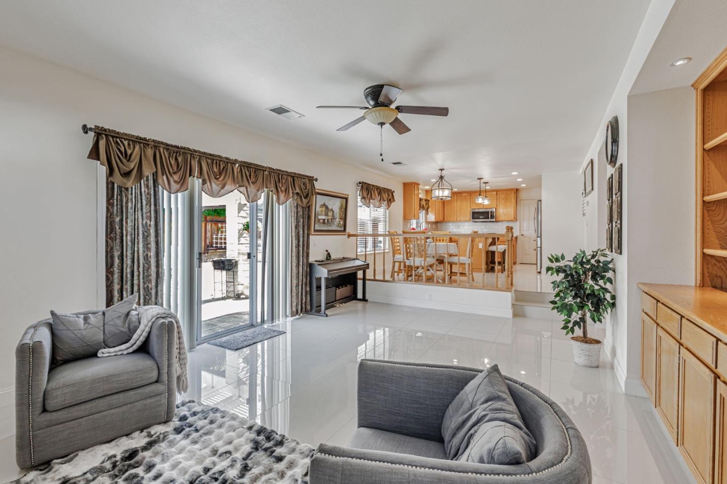 Detail Gallery Image 8 of 45 For 1700 Hemlock Ct, Hollister,  CA 95023 - 4 Beds | 3 Baths
