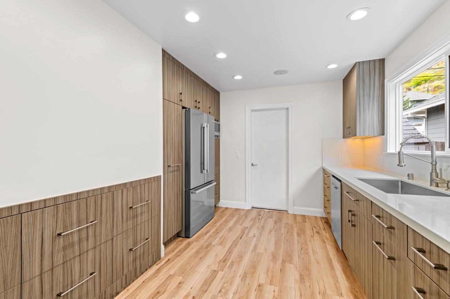 Detail Gallery Image 23 of 54 For 714 Rockaway Beach Ave, Pacifica,  CA 94044 - 4 Beds | 3 Baths