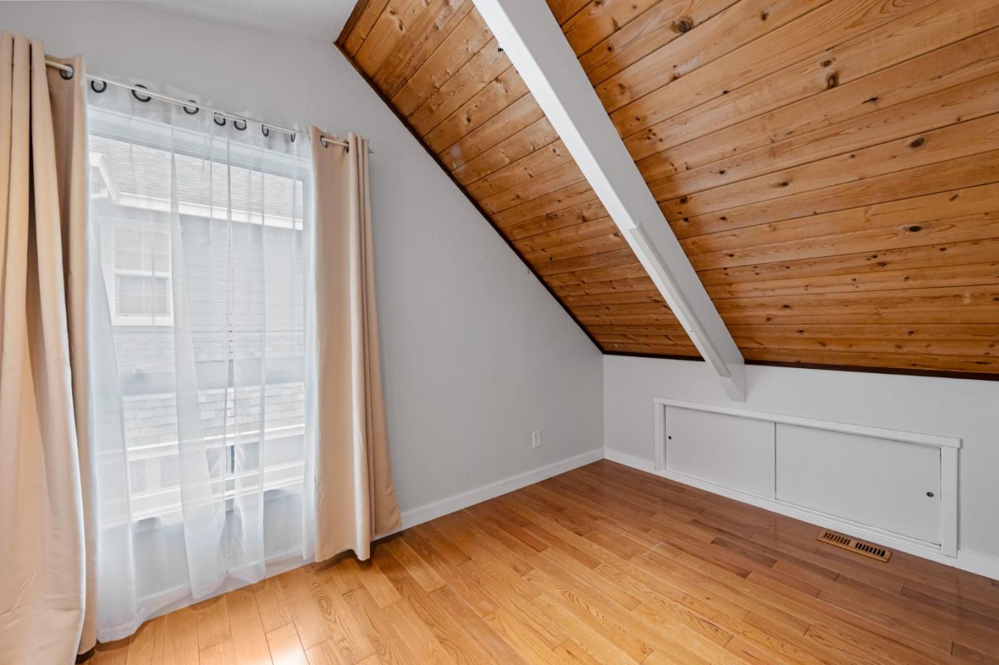 Detail Gallery Image 33 of 54 For 714 Rockaway Beach Ave, Pacifica,  CA 94044 - 4 Beds | 3 Baths