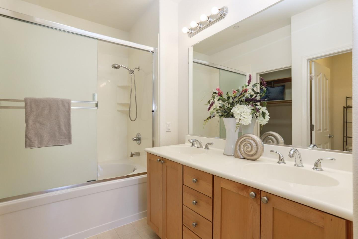 Detail Gallery Image 31 of 46 For 878 Luz Del Sol Loop, Milpitas,  CA 95035 - 3 Beds | 2/1 Baths