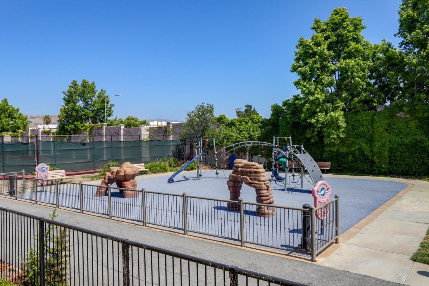 Detail Gallery Image 38 of 46 For 878 Luz Del Sol Loop, Milpitas,  CA 95035 - 3 Beds | 2/1 Baths