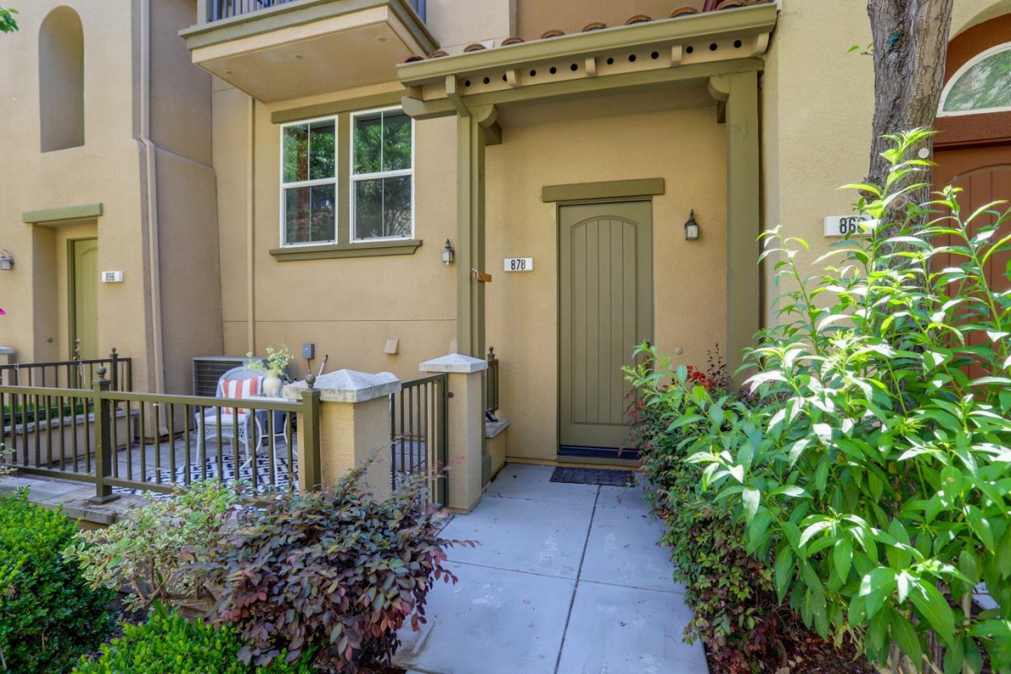 Detail Gallery Image 4 of 46 For 878 Luz Del Sol Loop, Milpitas,  CA 95035 - 3 Beds | 2/1 Baths